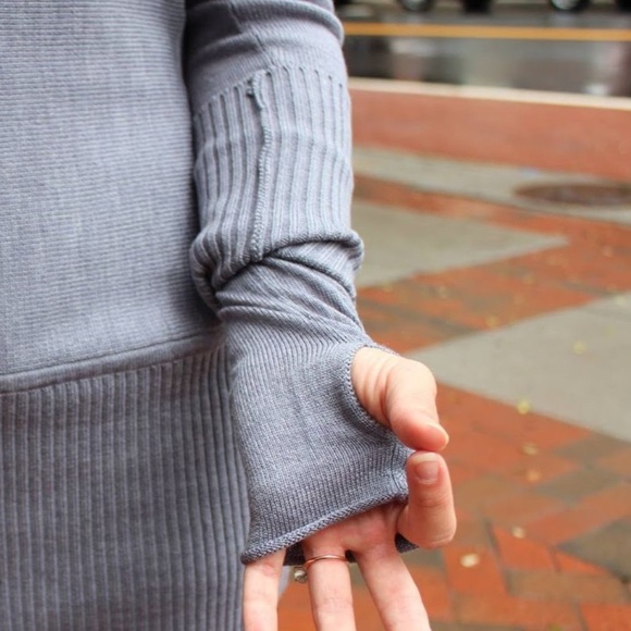 LULULEMON Women’s Heathered Arctic Grey SATTVA Sweater Merino Wool Size 8 - Picture 4 of 5